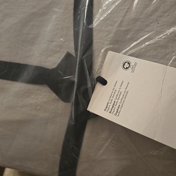 West Elm Washed 100% Organic Cotton Full Off White Sheet Set, Retail $129.00US - Picture 11 of 12
